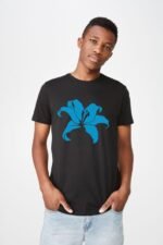 Comverses Men’s Cyan Blue Giant Lily Black T-shirt
